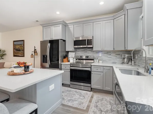 1052 McLain Rd, Kannapolis, NC 28083