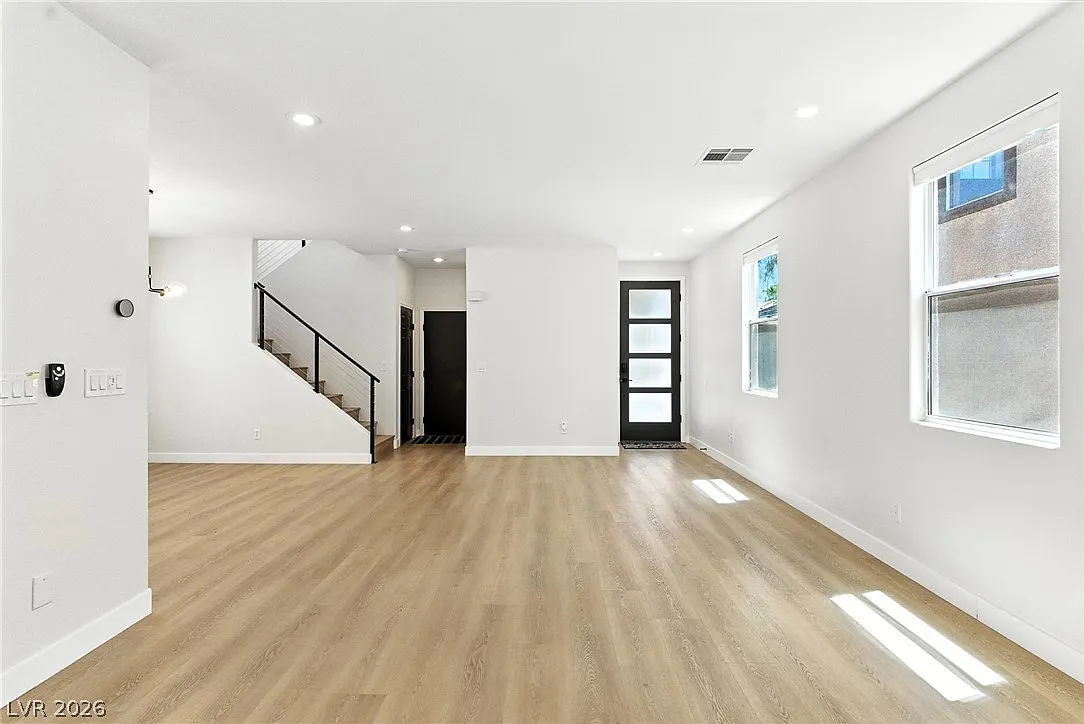 3 bed, 2.5 bath, 1723 sqft, $2,750 — Photo 3