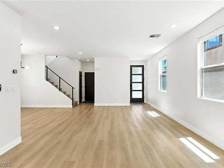 917 Lord Crewe St — Photo 3