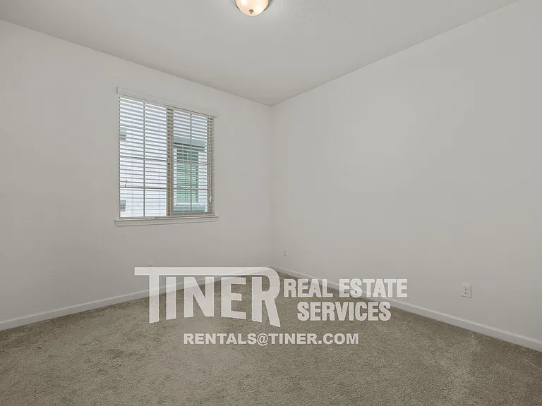 8082 Avanti Dr — Photo 33