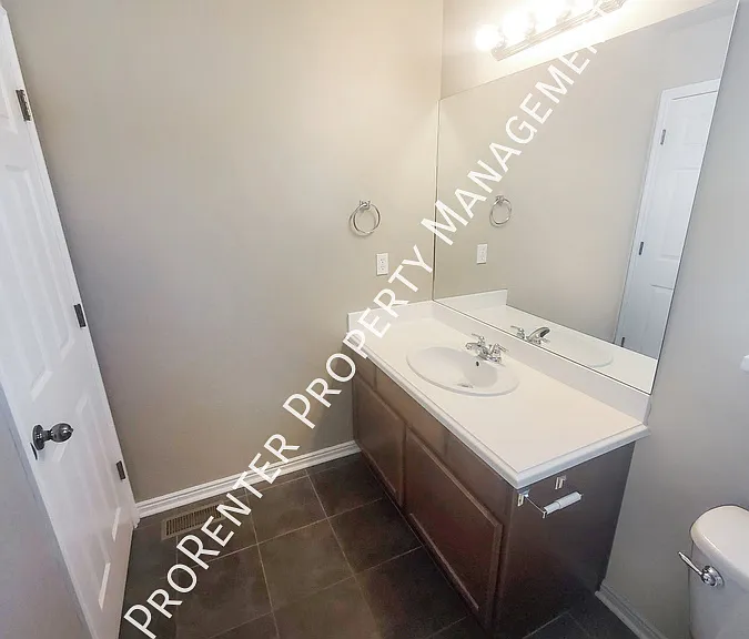 1062 S 1775 W — Photo 19