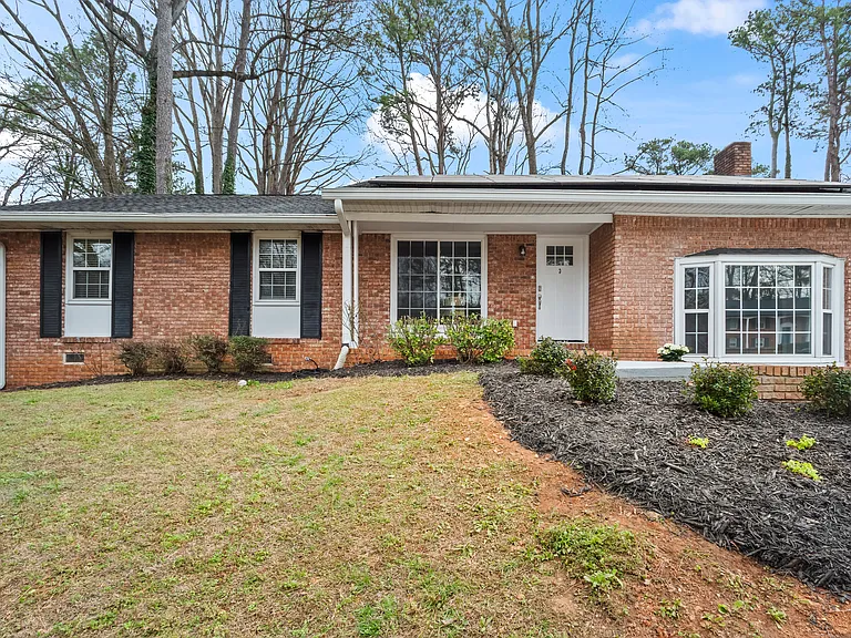 2465 Spring Dr SE — Photo 2