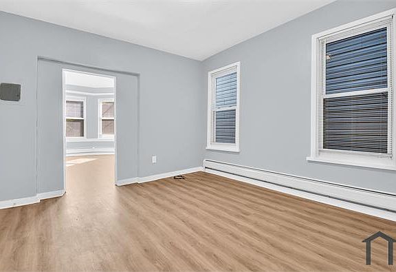 5th image of 139 S 8th St Floor 1