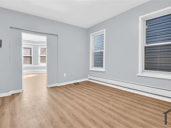 139 S 8th St FLOOR 1