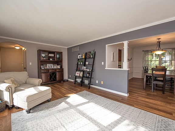 5th image of 206 Tamiami Trl