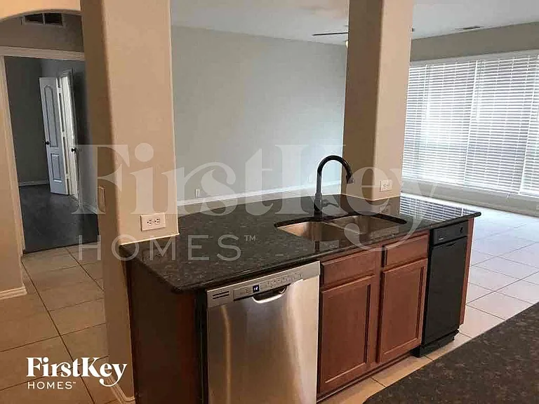 612 Celeste Ln — Photo 12