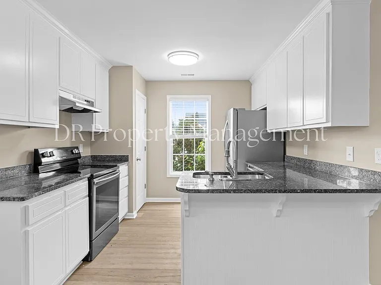4708 Periwinkle Pl — Photo 8