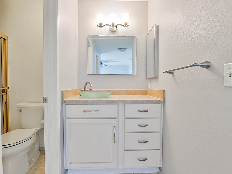 1300 Brentwood Cir #D — Photo 19