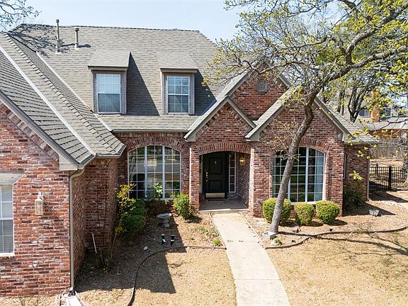 5th image of 2300 Foxwood Cir