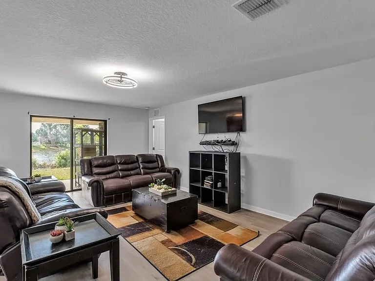 2447 Torrens Dr — Photo 6