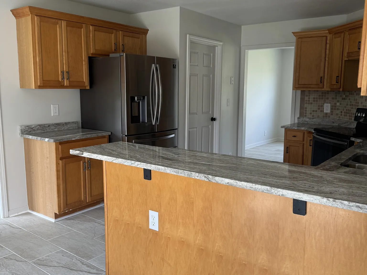 4 bed, 3.0 bath, 2363 sqft, $2,200 — Photo 4