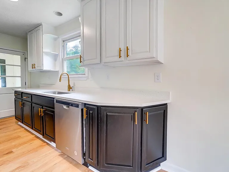 865 McNair St — Photo 7