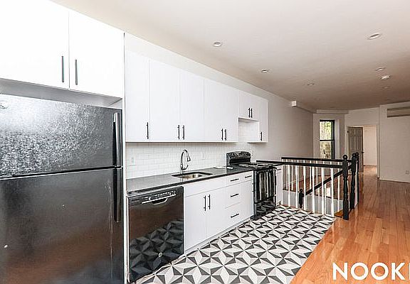 5th image of 741 Washington Ave #1R