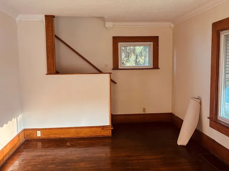 2110 Newton St — Photo 5
