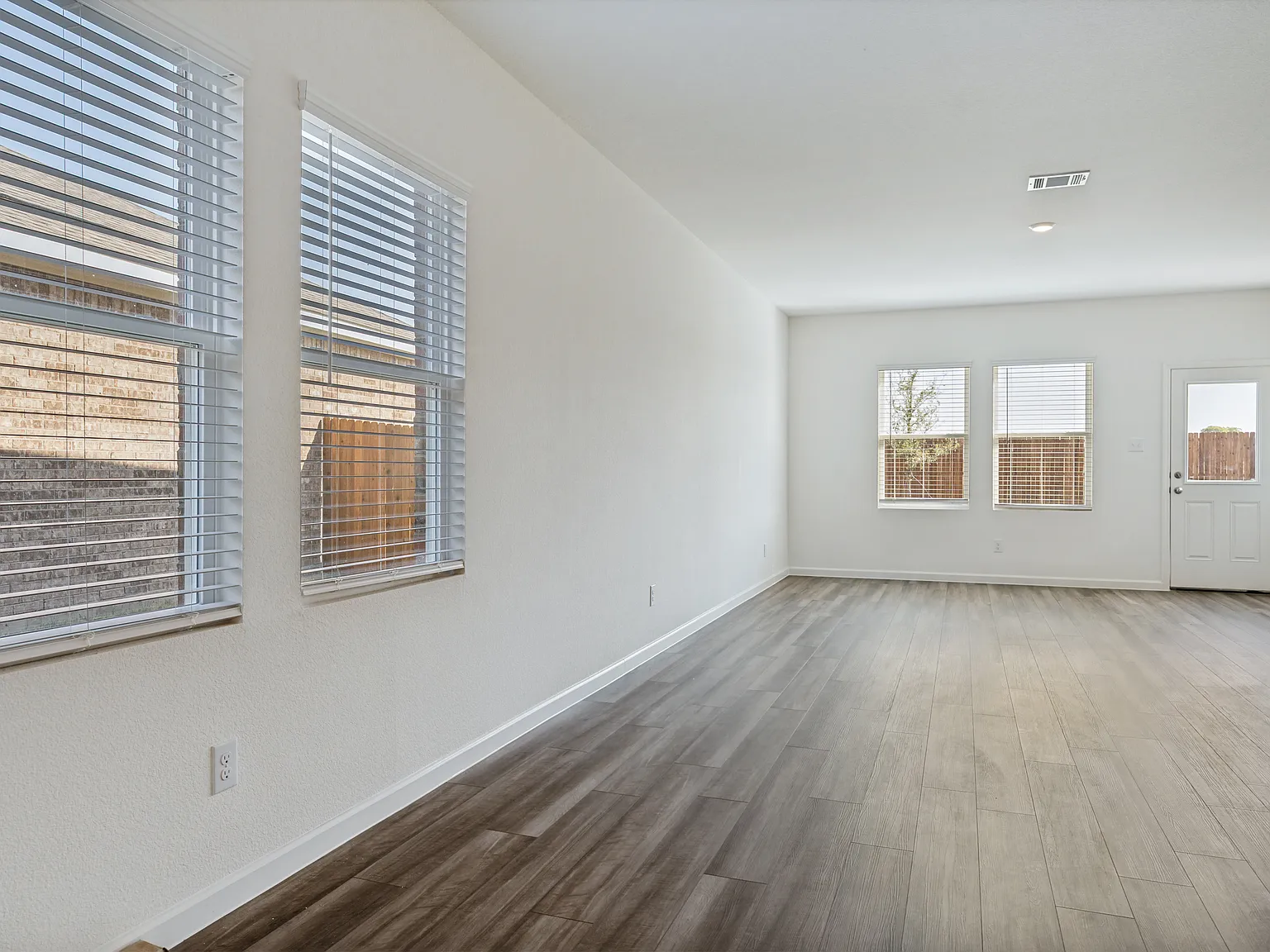 5 bed, 2609 sqft, $2,600 — Photo 3