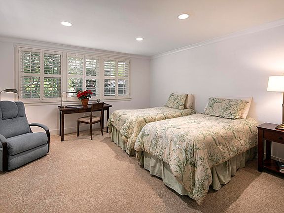 5th image of 1227 De La Vina St #1