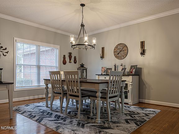 4th image of 1 Oriole Cir