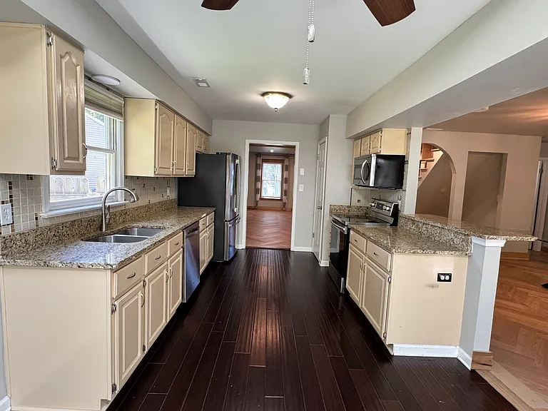893 Henrico Ct — Photo 15