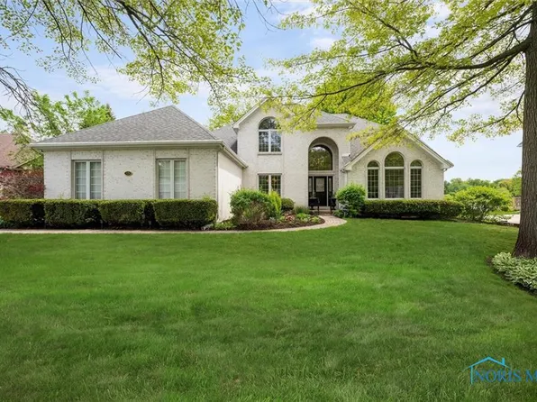 729 Lost Lakes Dr, Holland, OH 43528