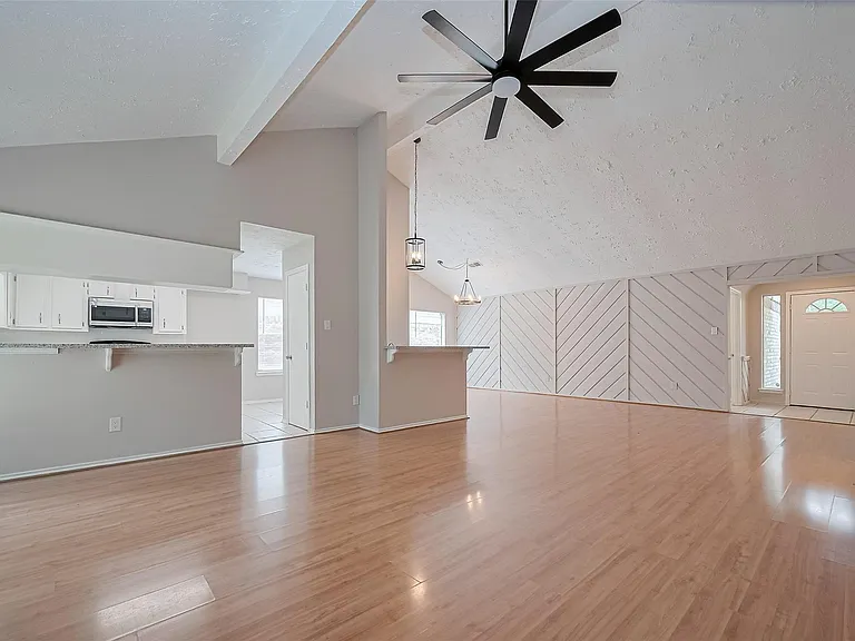 2606 Lexington Woods Dr — Photo 16