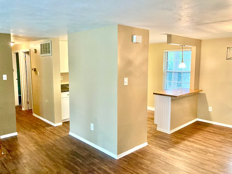 3913 Woodfield Rd — Photo 9