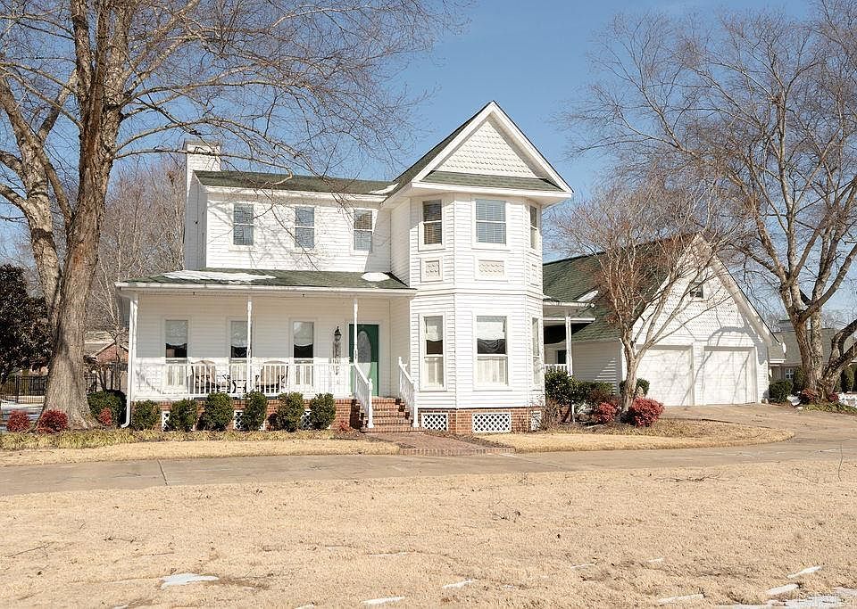 1st image of 608 River Oaks Blvd