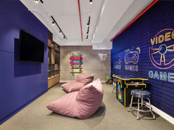 47-05 Center Boulevard image 16 of 20