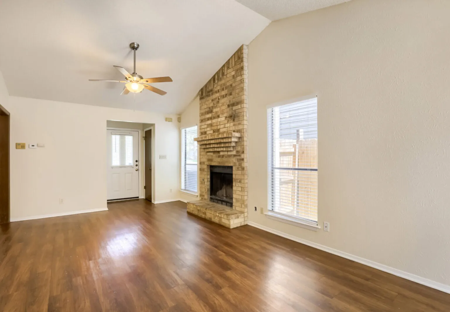 2 bed, 2.0 bath, 900 sqft, $1,525 — Photo 4