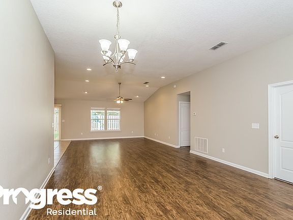 5th image of 15846 Canoe Creek Dr