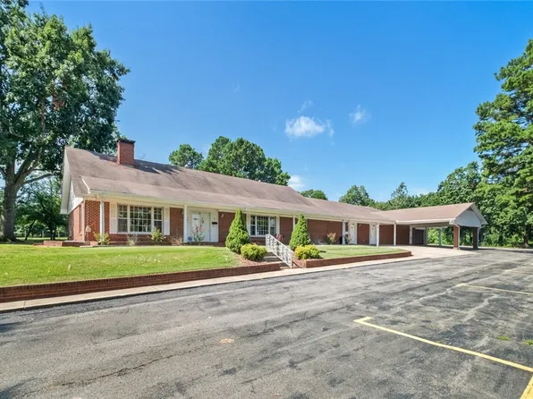 1400 W Locust St, Stilwell, OK 74960