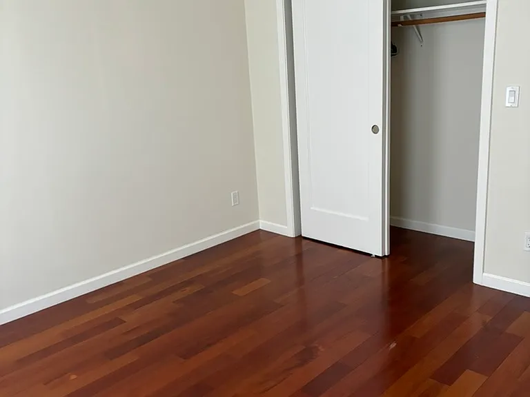 1172 Plymouth Ave — Photo 2