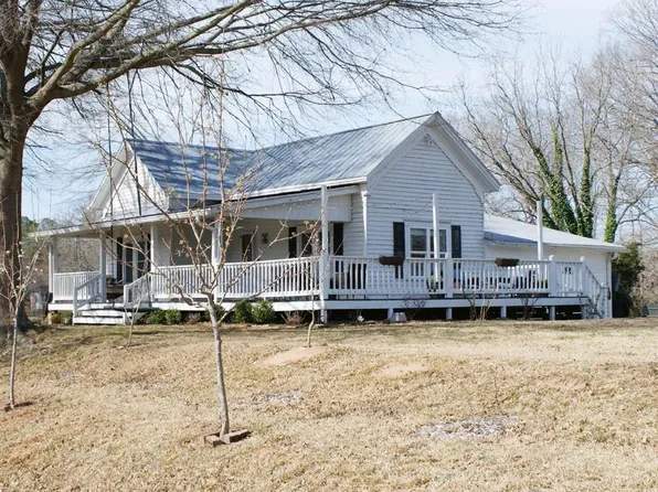 293 Church St, Gillsville, GA 30543