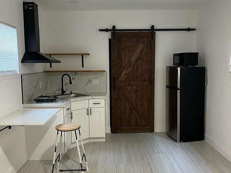 Indigo Ave — Photo 1
