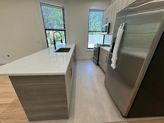 715 W Aldine Ave #2 — Photo 10