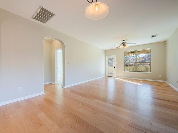 4th image of 11009 Short Springs Dr