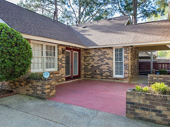 3rd image of 100 Ledyard Dr