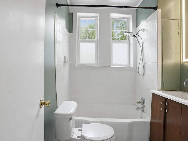 615 Linwood Ave NE #4 — Photo 4
