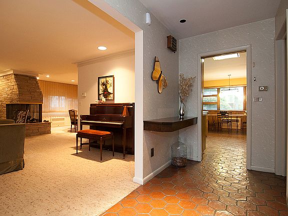 4th image of 56 Speir Dr
