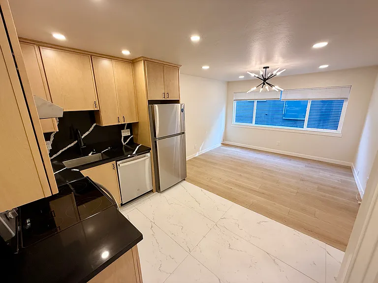 2521 Piedmont Ave #2 — Photo 2