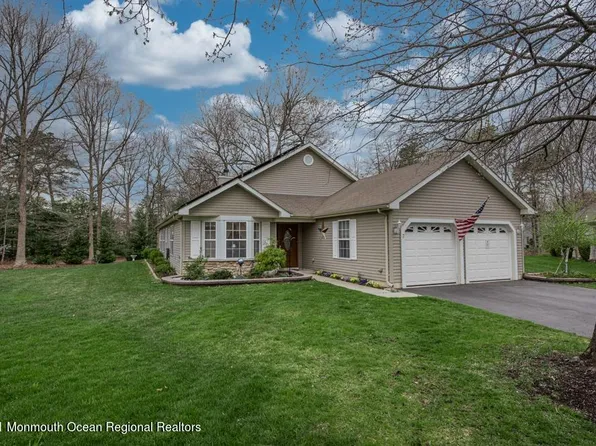 3 Ashfield Ct, Whiting, NJ 08759