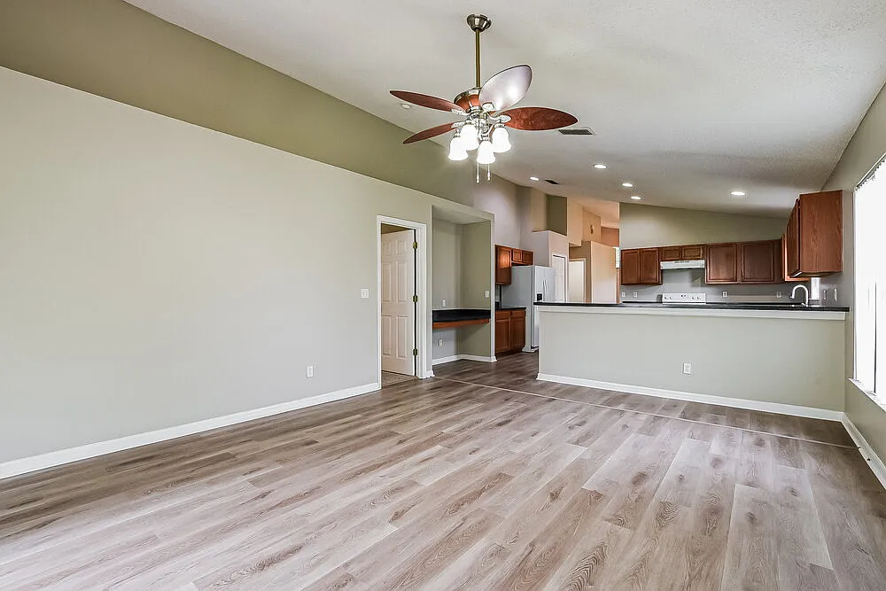 3 bed, 2.0 bath, 1902 sqft, $2,250 — Photo 4