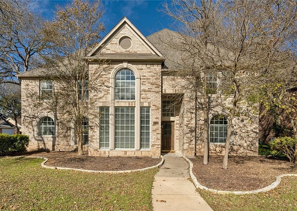 1st image of 10116 Pinehurst Dr