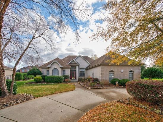 3180 Stonewood Dr, Virginia Beach, VA 23456