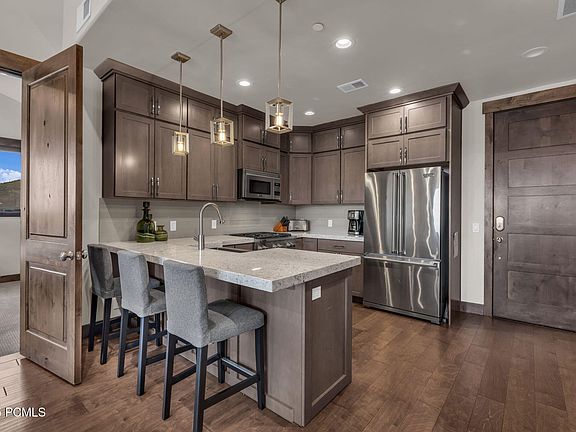 3rd image of 3793 Blackstone Dr #3B