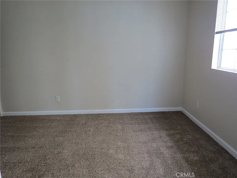 572 N Orange St — Photo 29