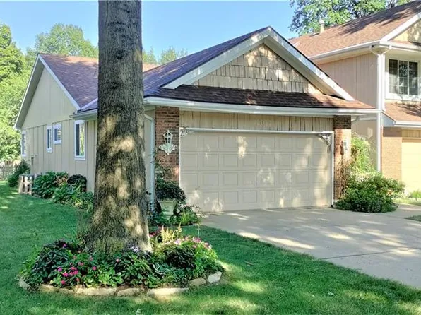12037 Mackey St, Overland Park, KS 66213