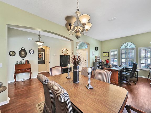 3rd image of 2209 W Clovelly Ln