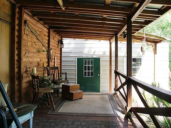 Alternate view of front porch