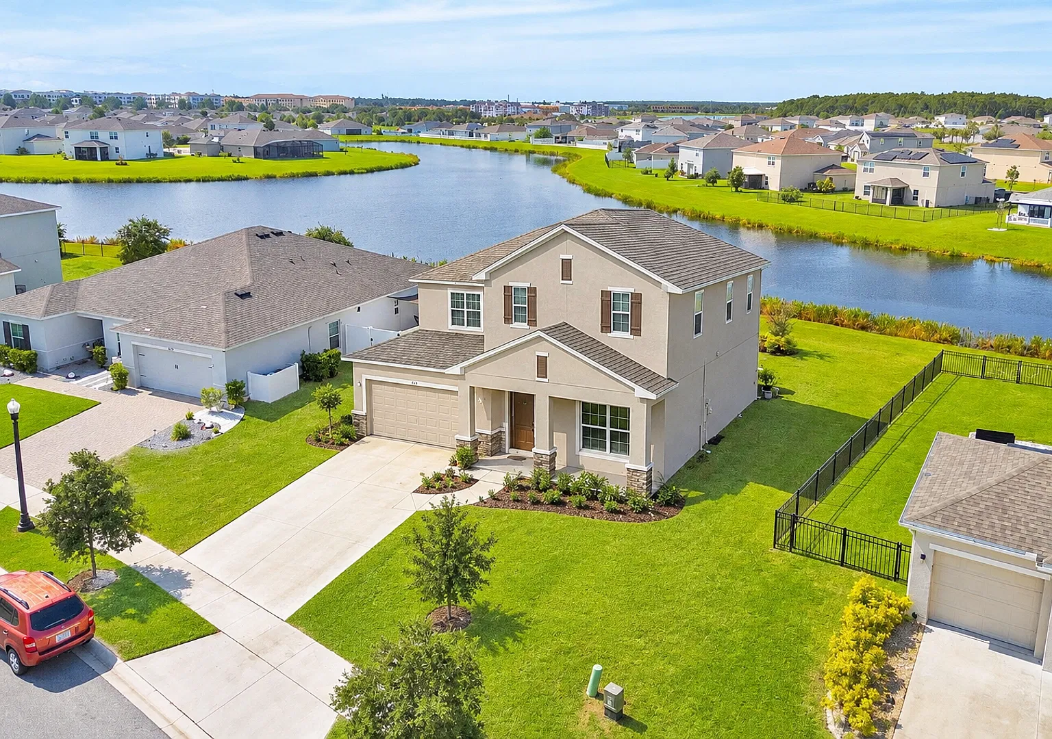 6 Bedroom single family water view home, new paint, new carpet. Located in Kissimmee! — Photo 1