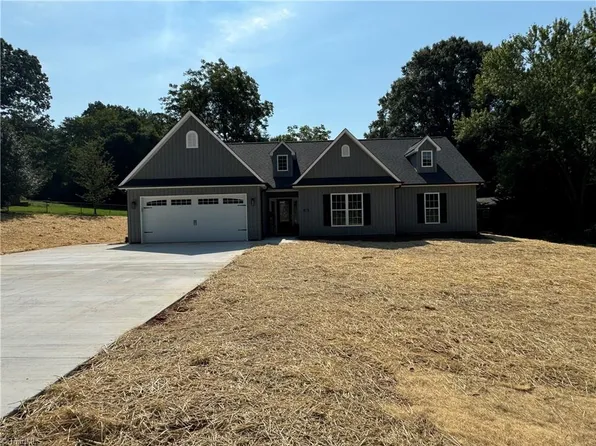 192 Country Ln, King, NC 27021